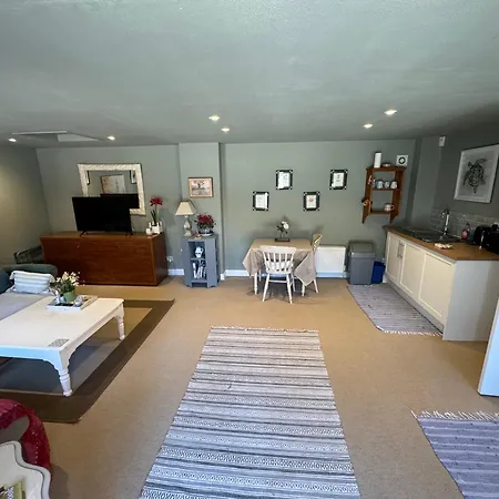 Charming One Bedroom Cottage Basingstoke Exterior photo